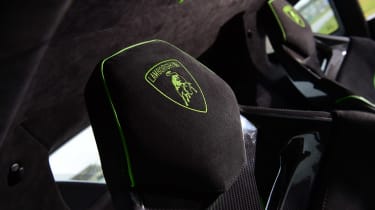 Lamborghini Huracan Tecnica - headrest