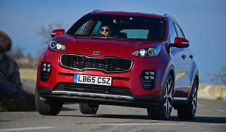 Kia Sportage GT Line 2016 - front cornering