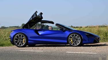 McLaren Artura Spider - Spider roof opening