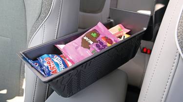 Volvo EX30 Extended Range RWD Plus - snack tray