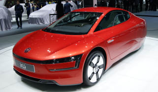 Volkswagen XL1 front tracking