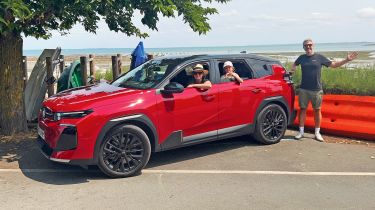 Citroen e-C5 Aircross - header in France