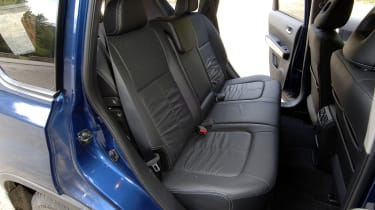 Nissan X-Trail 2.0 dCi Aventura rear seats