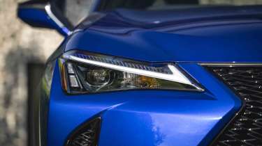 Lexus UX 300h - headlight detail