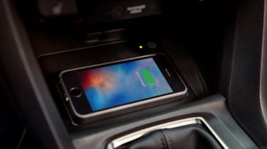 Honda Civic 2017 EU - wireless charging