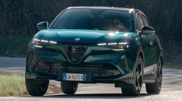 Alfa Romeo Junior Ibrida - front 3/4