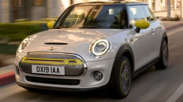 MINI Electric - front 3/4 tracking