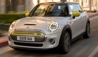 MINI Electric - front 3/4 tracking