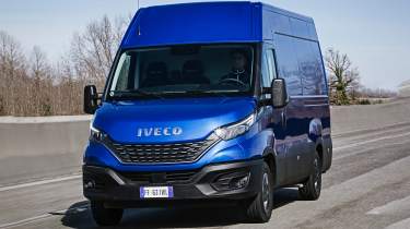 Iveco Daily - front tracking