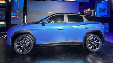 Omoda 4 - reveal side