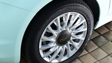 Fiat 500C 2015 wheel