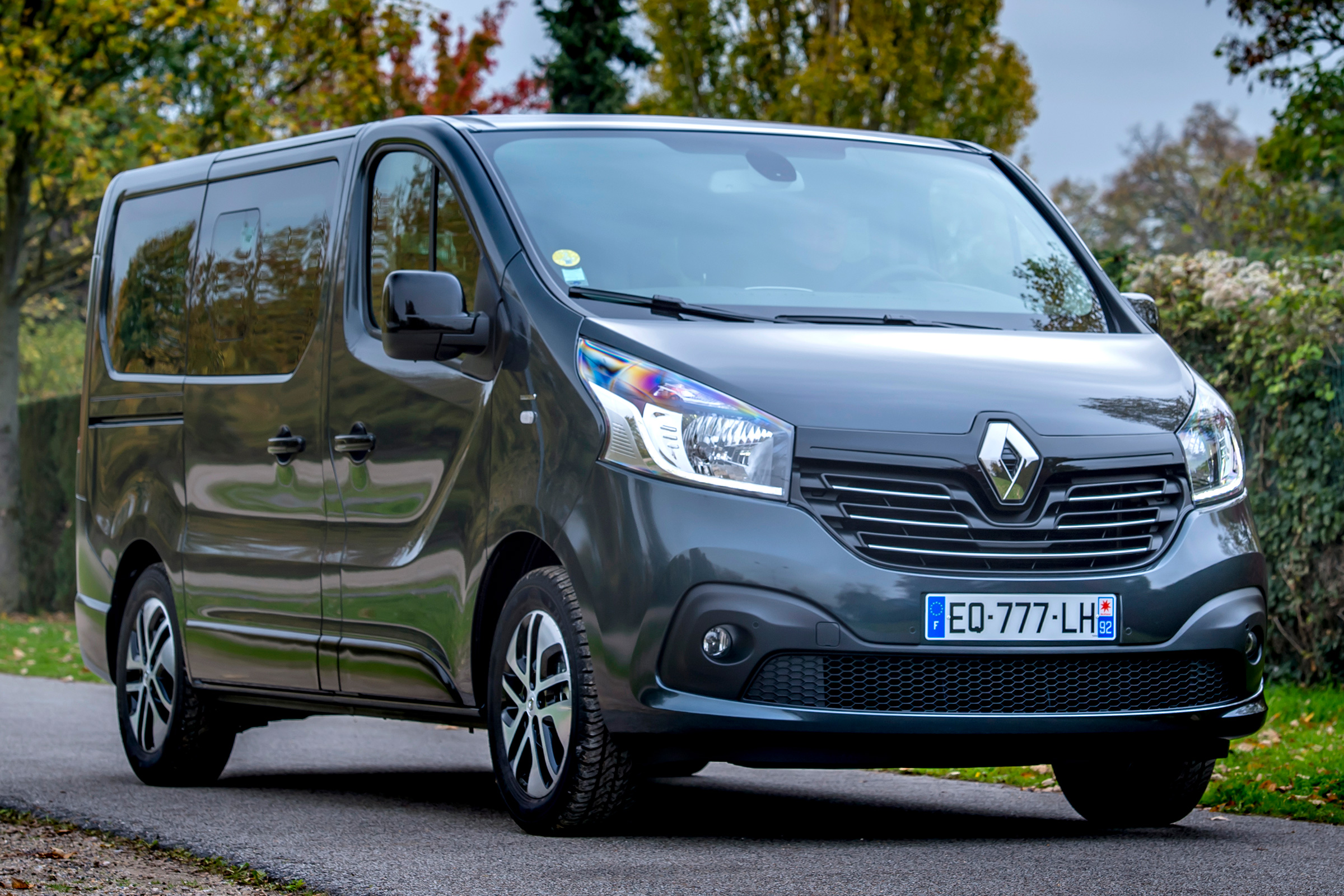 New Renault Trafic SpaceClass 2017 review Auto Express