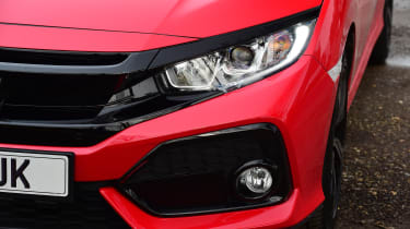 Honda Civic vs Volkswagen Golf vs Renault Megane - civic headlight
