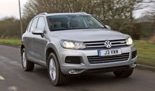 VW Touareg Hybrid front tracking
