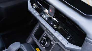 Toyota Hilux - centre console