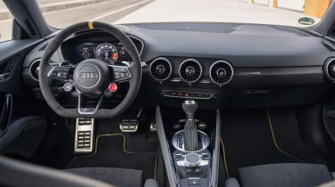 Audi TT RS Iconic Edition - dash