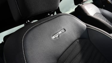 Kia Ceed - front seat emblem