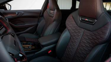 Audi RS 5 Avant - front seats