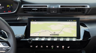 Peugeot 508 PSE - infotainment screen displaying navigation