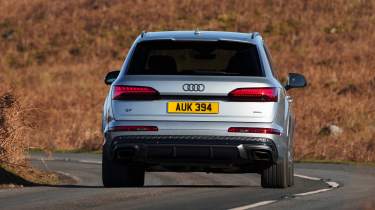 Audi Q7 - rear cornering