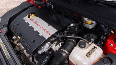 Alfa Romeo Spider - engine bay