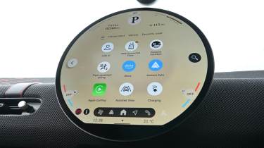 MINI JCW Electric - infotainment screen