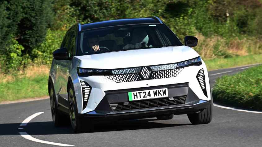 Renault Scenic - в переднем повороте