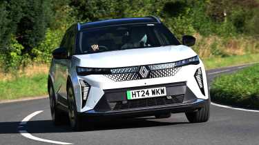 Renault Scenic - front cornering