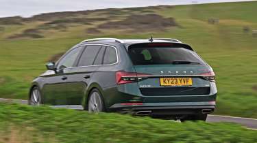 Skoda Superb Sleeper Edition - rear action