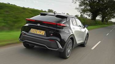 Toyota C-HR - rear corner tracking