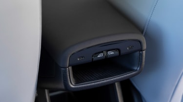 Volvo EX30 - rear controls