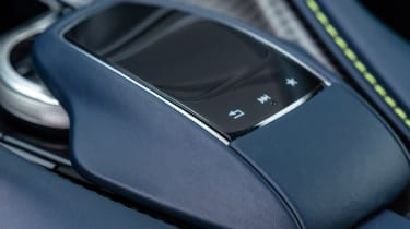 Aston Martin DB11 AMR - controls