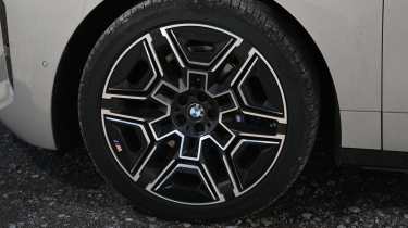 BMW iX - wheel
