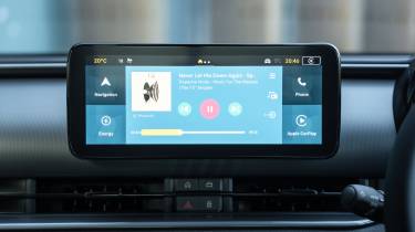 Fiat 600 Hybrid Sport - infotainment