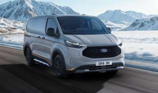 Ford E-Transit Custom - front tracking