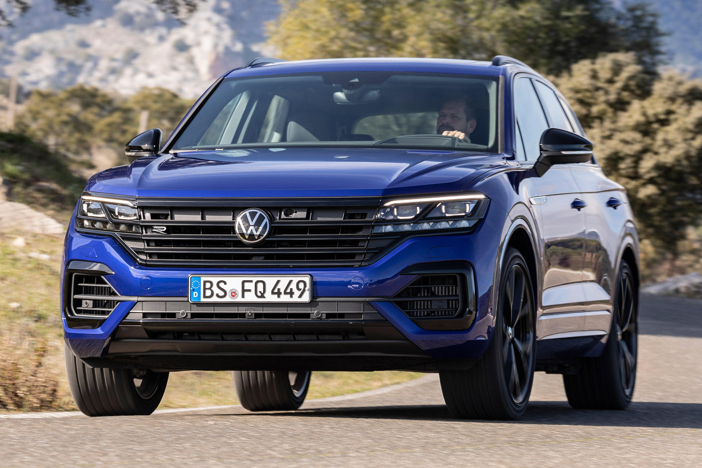 New 2020 VW Touareg R revealed with plug-in power and 