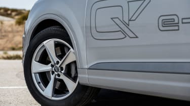 Audi Q7 e-tron 2015 wheel