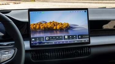 BYD Dolphin G - screen