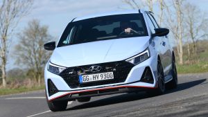 Hyundai i20 N - front cornering