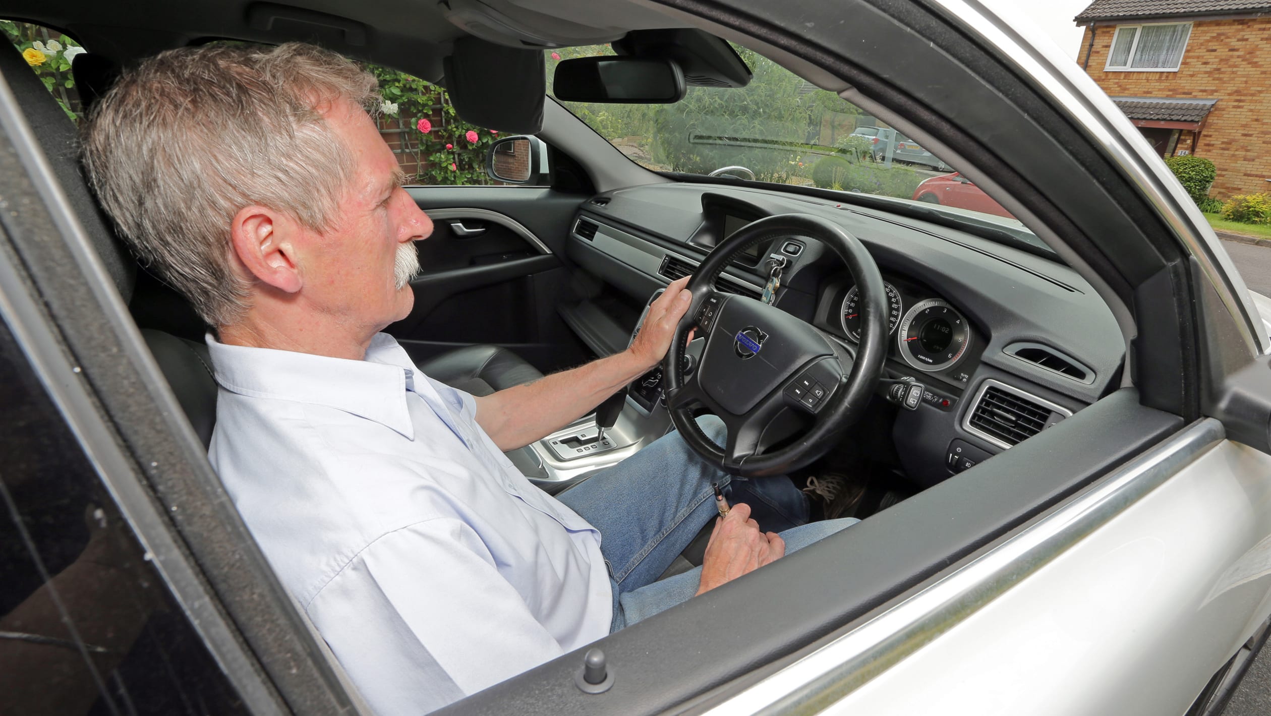 How to buy a used police car pictures Auto Express