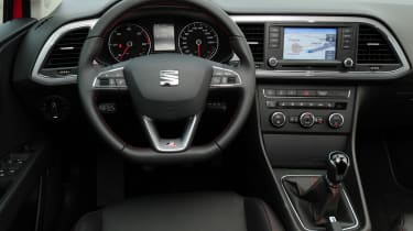 SEAT Leon 2.0 TDI FR interior