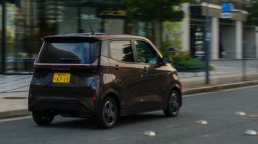 Nissan Sakura - rear cornering 