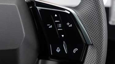 Peugeot E-5008 - steering wheel controls