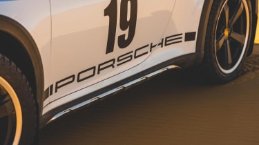 Porsche 911 Dakar - side detail