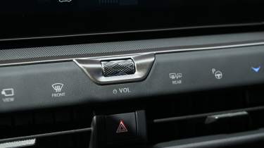 Lexus ES UK - centre console