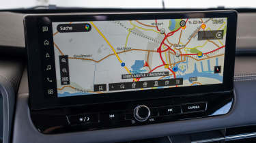 Mitsubishi Outlander PHEV - screen