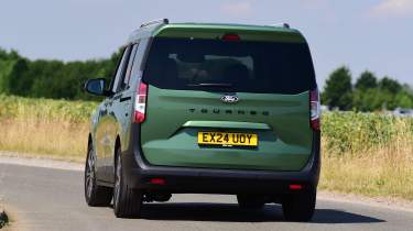 Ford Tourneo Courier Titanium - rear cornering