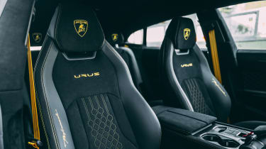  Lamborghini Urus Performante - front seats