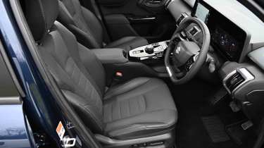 Suzuki e Vitara - front seats