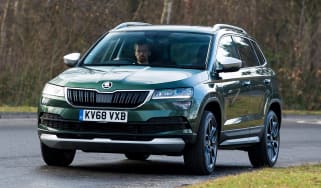 Skoda Karoq Scout - front action